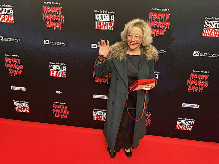 Veronika von Quast auf dem roten Teppich vor der Rocky Horror Show Premiere am 16.03.2022  (Foto: Martin Schmitz)